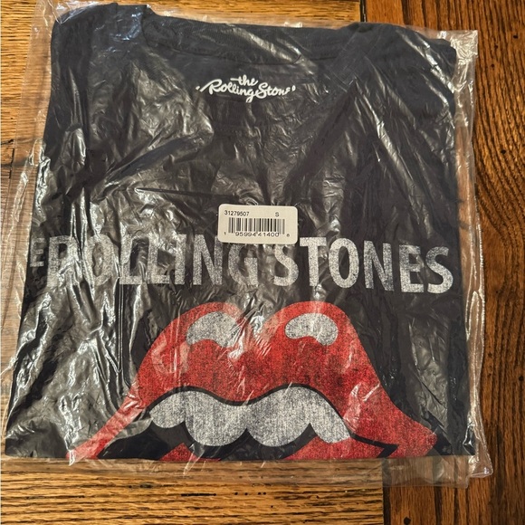 NWOT Women's The Rolling Stones Logo Short Sleeve Graphic Navy T-Shirt - Picture 2 of 2